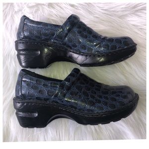 BOC Navy Alligator Clog “Peggy” Like New Size 7